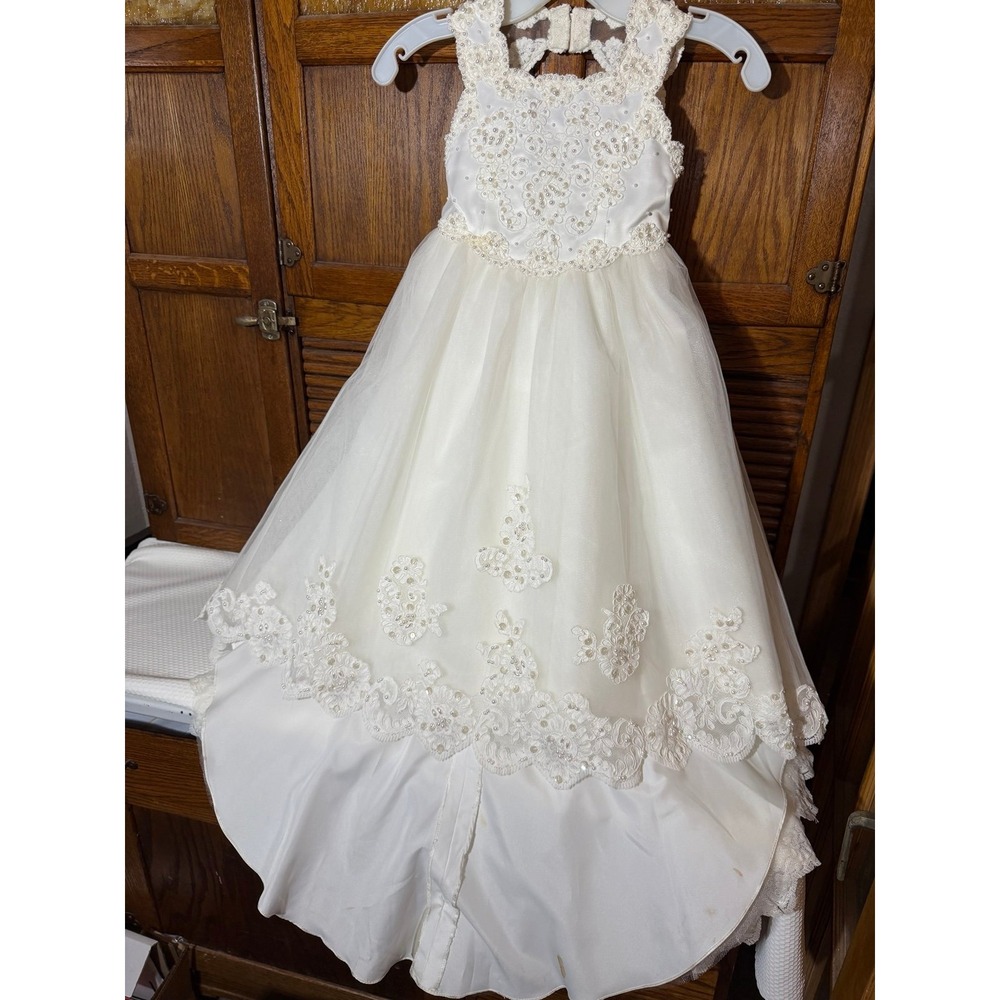 Michelangelo stunning flower girl dress Size 3. Ivory. David's Bridal - Picture 2 of 12